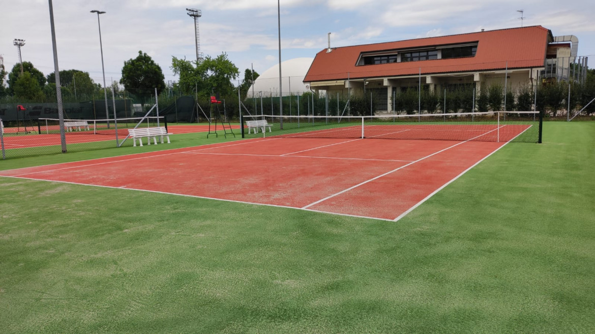 campo da tennis nuovo